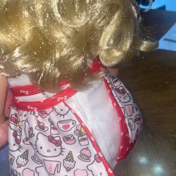 Hello Kitty Doll - Picture 5 of 6